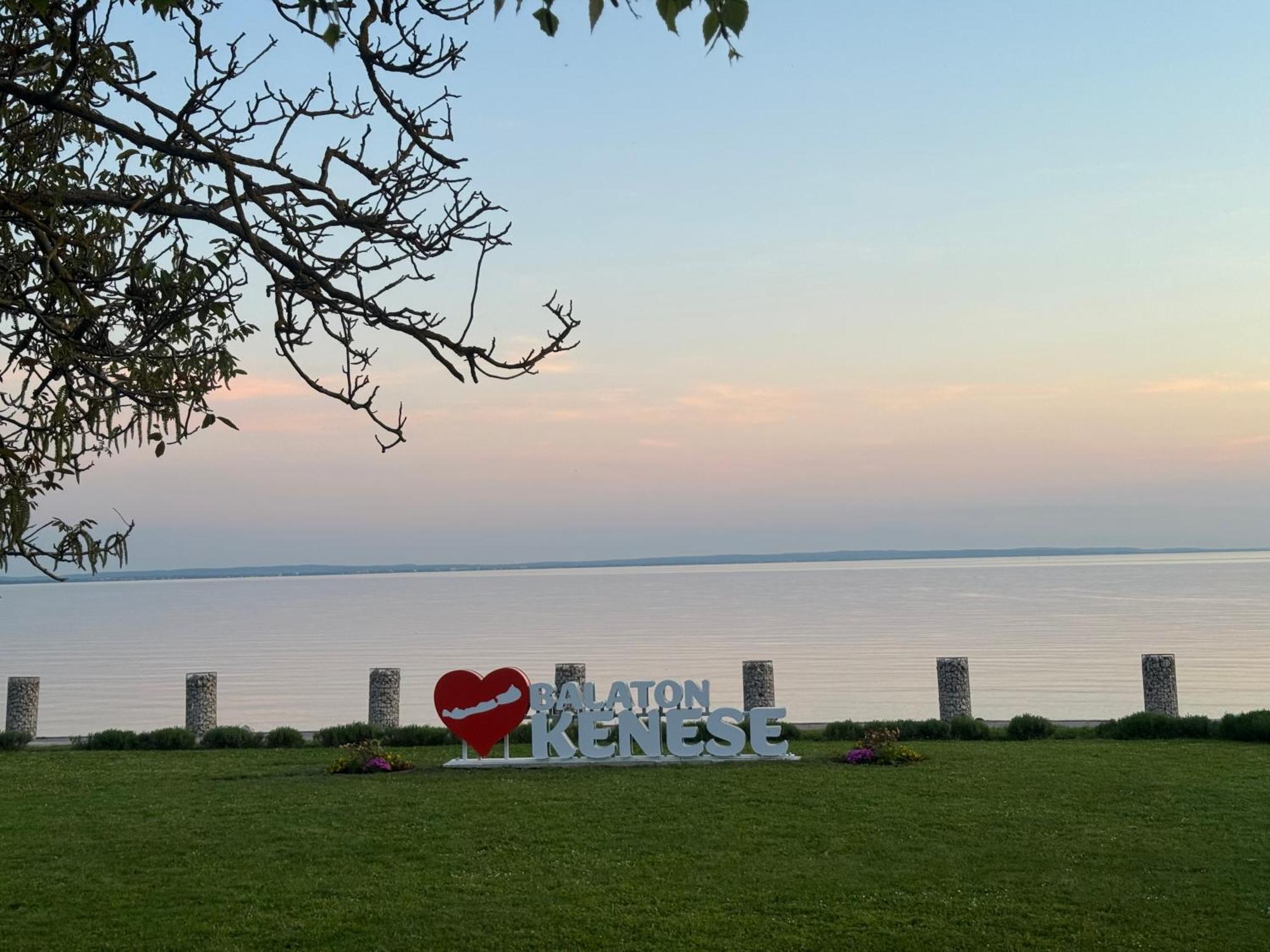 Nóra Apartman Balatonkenese Exterior foto